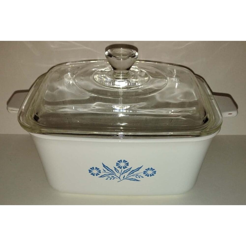 Vintage CorningWare 4B 1.5-quart Blue Cornflower Casserole Dish with lid